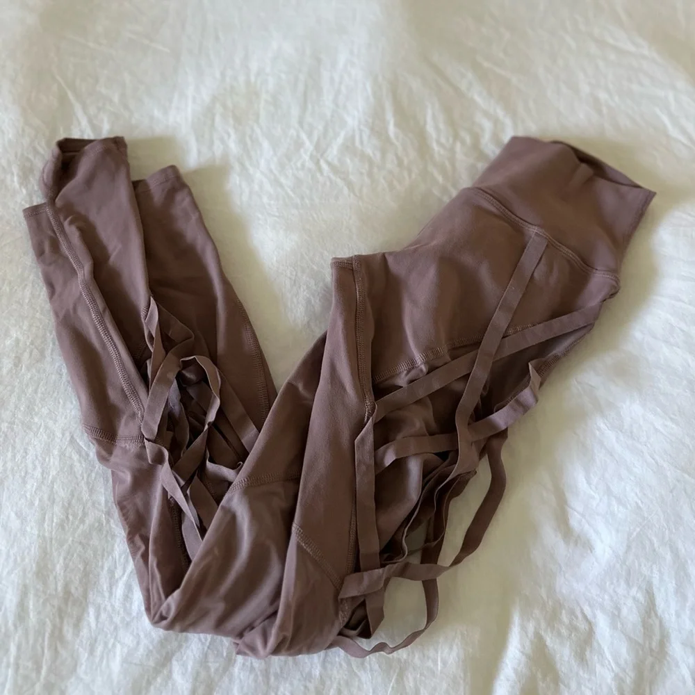 Alo Yoga Limited Edition Leggings NWOT - Picture 1 of 6